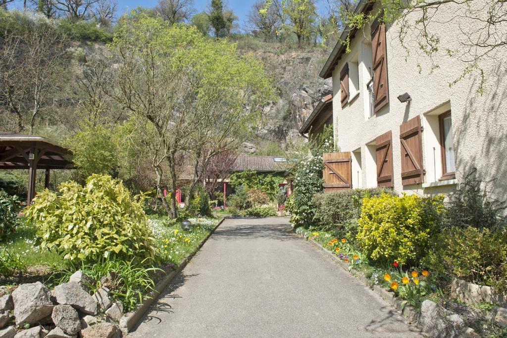 Hotellerie De La Cascade Saint-Genis-les-Ollieres Экстерьер фото