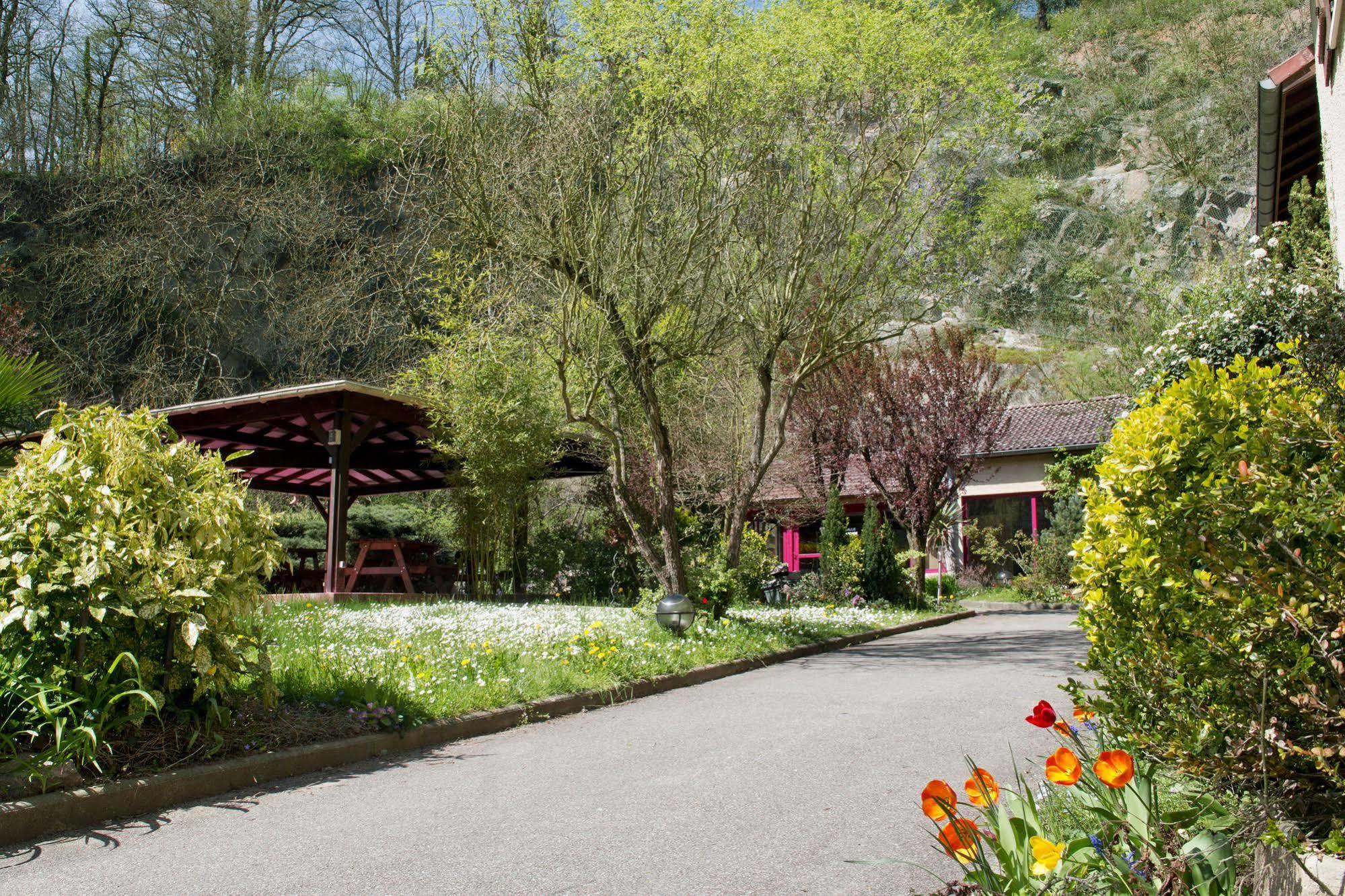 Hotellerie De La Cascade Saint-Genis-les-Ollieres Экстерьер фото